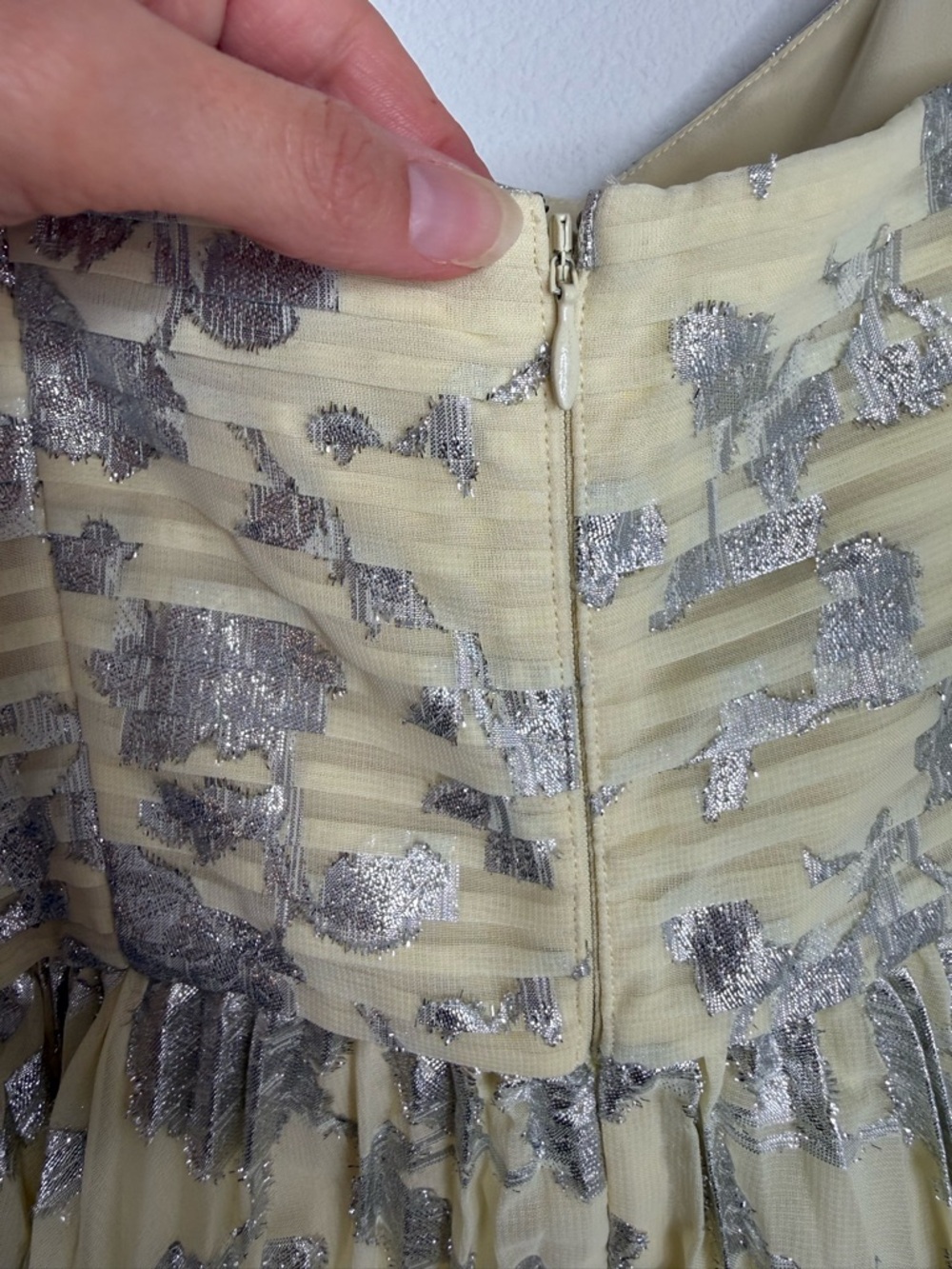 Self-Portrait Yellow Metallic
Jacquard Tiered Midi Dress Sz 8 - Picture 8 of 16